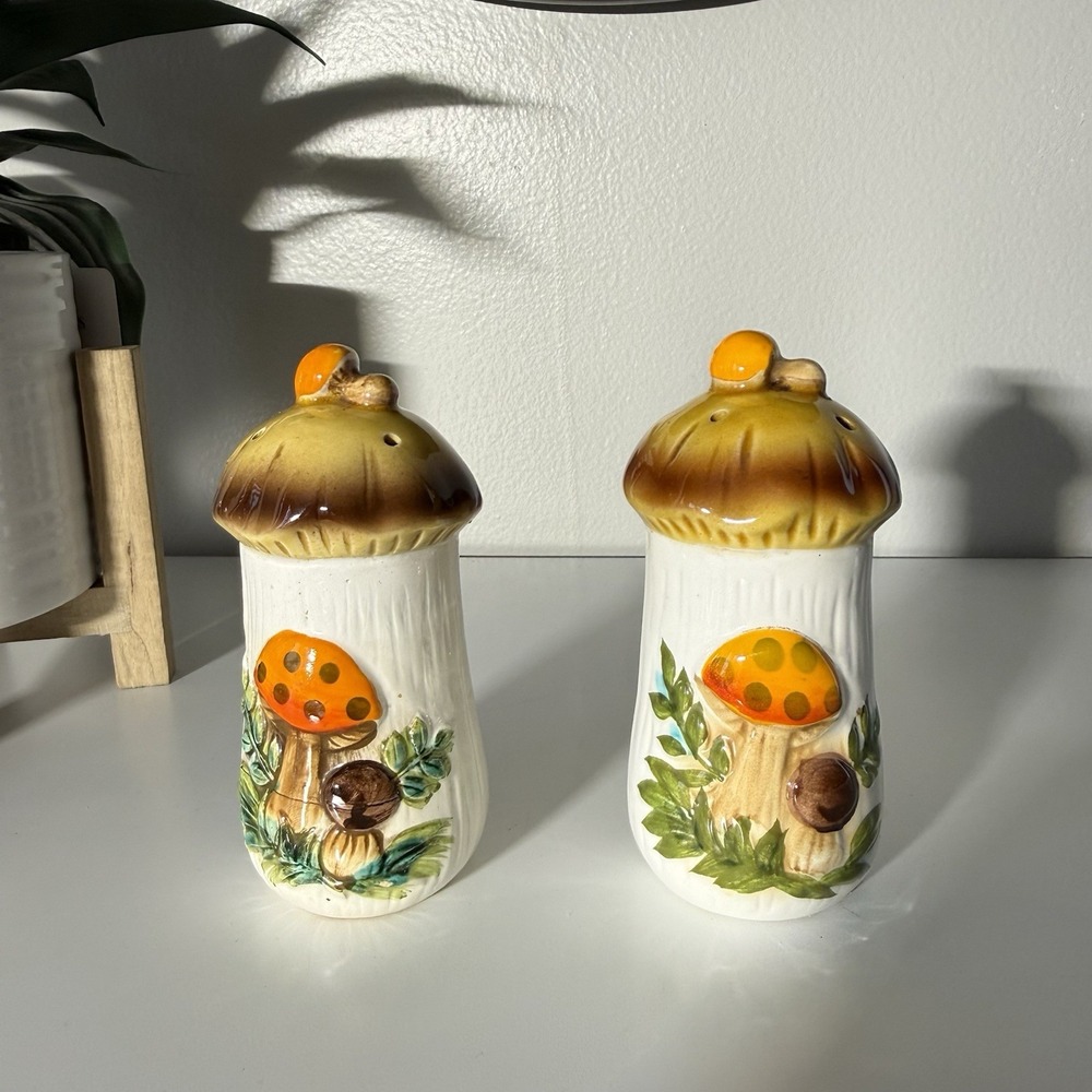Vintage 70s Mushroom Salt Pepper Shakers Ceramic Retro Woodland ✅flaw